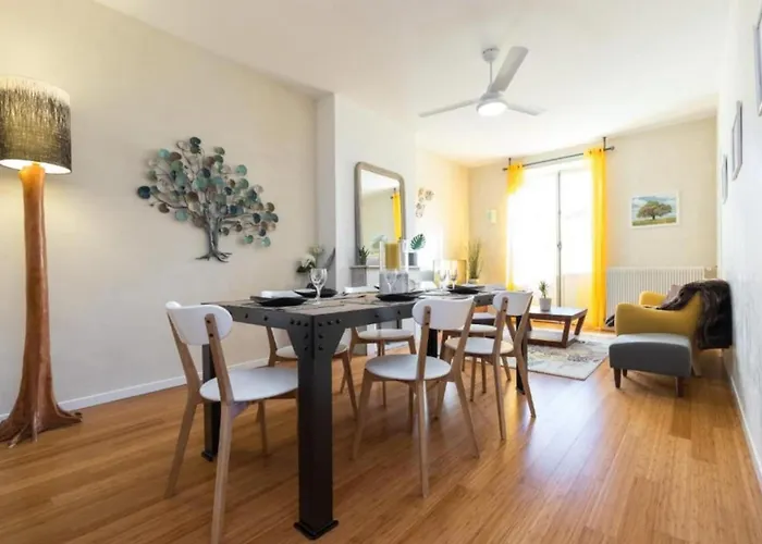 Gioffredo 14 - Spacious Apartment With Balcony