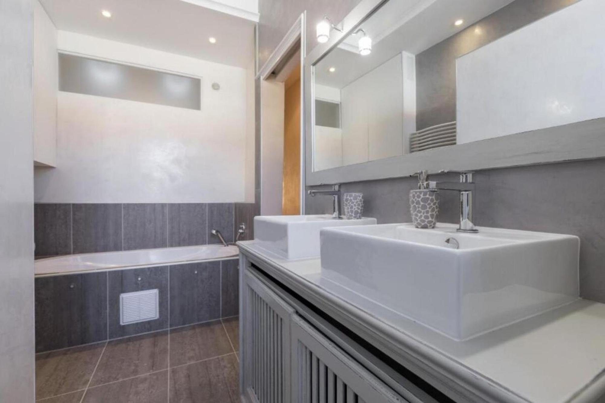 Appartement Gioffredo 14 - Spacious With Balcony